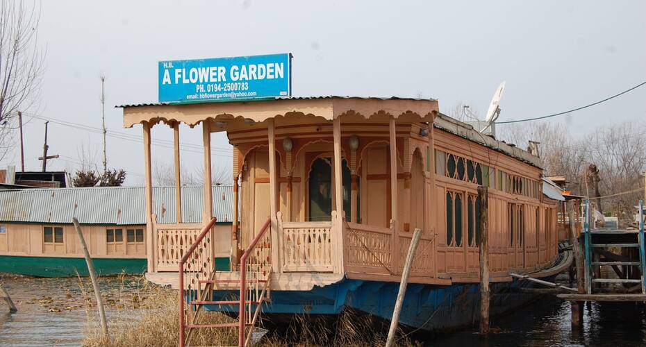A Flower Garden Houseboat, Srinagar 3